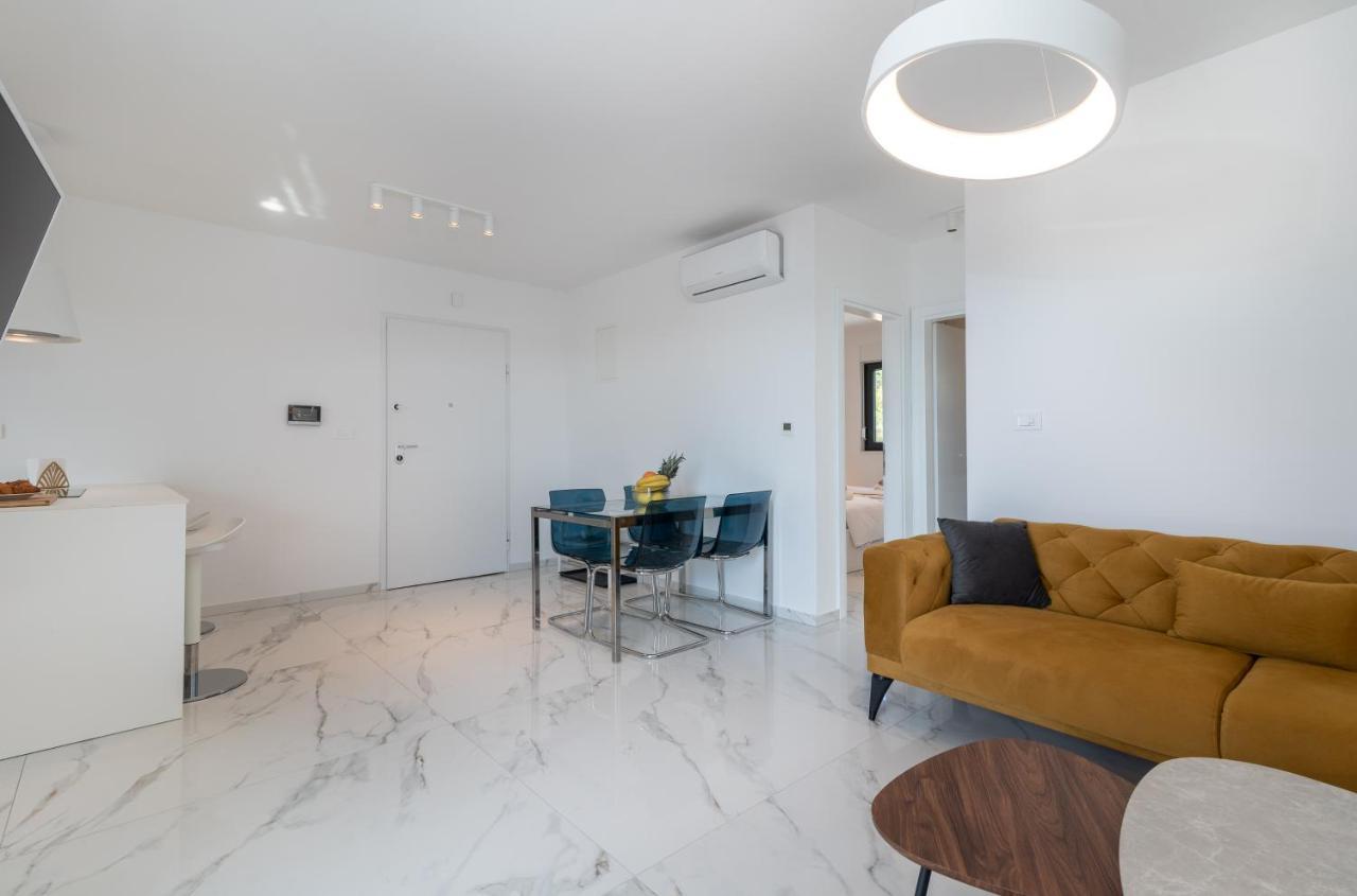 Lavender Tree - Luxury Apartments โตรกีร์ ภายนอก รูปภาพ