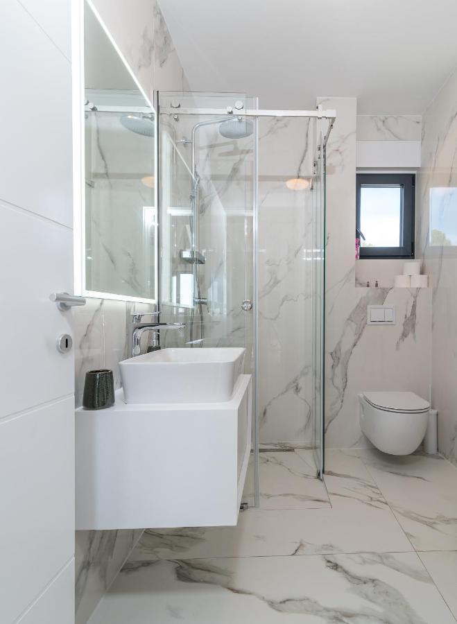 Lavender Tree - Luxury Apartments โตรกีร์ ภายนอก รูปภาพ