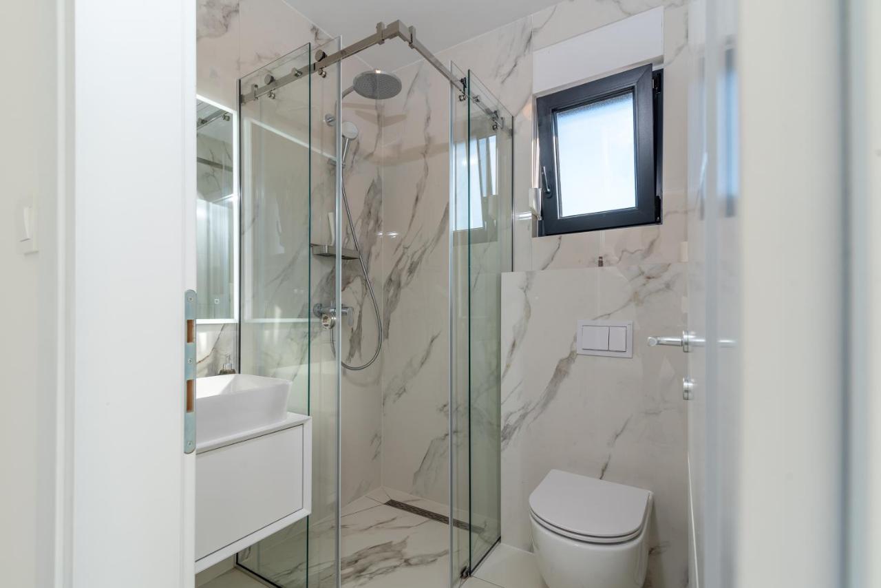 Lavender Tree - Luxury Apartments โตรกีร์ ภายนอก รูปภาพ